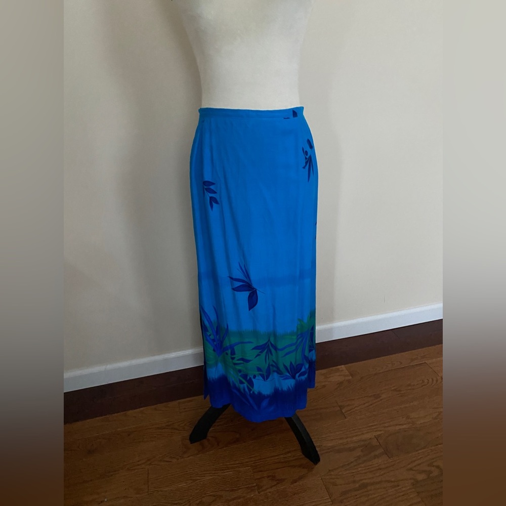 California Krush women’s skirt ; size L Beautiful tropical print ; lightweight